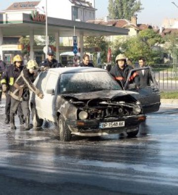 Пожар изпепели автомобил в София