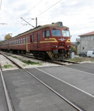 Пак обстрелваха наш влак с камъни, раниха тежко кондуктор