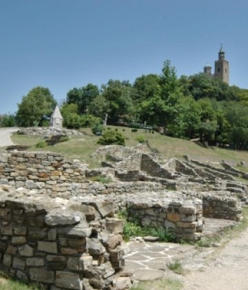 „Българският символ“ - кирилицата, Мадарският конник или Царевец