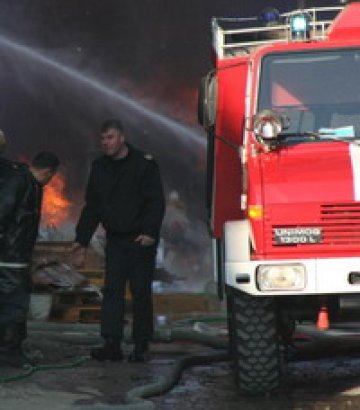 Пожар превърна в пепел 200-годишна джамия