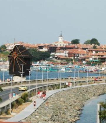 Слагат бариери в стария Несебър