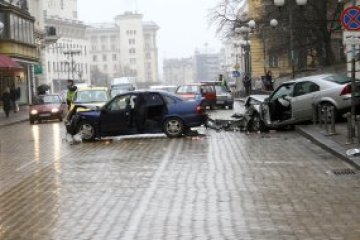 7 сутринта, центъра на София: Пияни с Опел натресоха Форд, 3-ма ранени