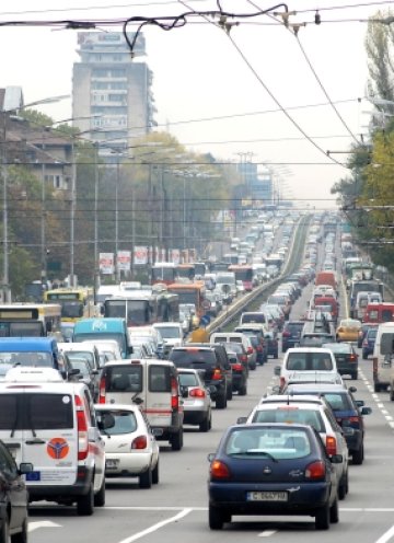 Столицата се задръсти, народът напуска София