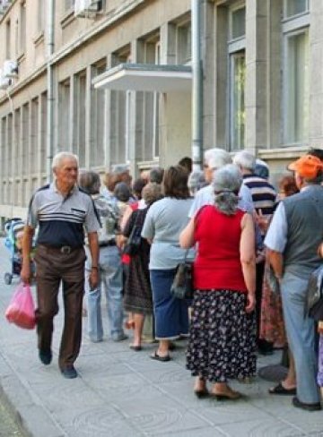 И кокошката е птица, и България е зад граница