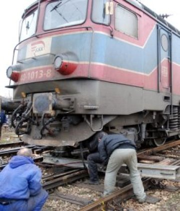 Спънаха товарен влак, че да го оберат