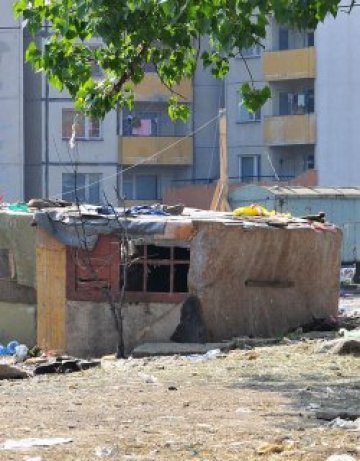 Бутат незаконни ромски постройки в Свиленград