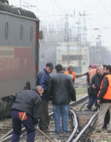 Локомотив дерайлира край русенско село