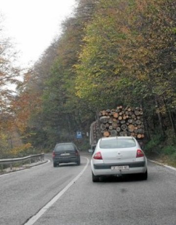 В голяма част от страната пътните настилки са сухи