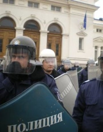 Десетима &quot;на топло&quot; след протеста