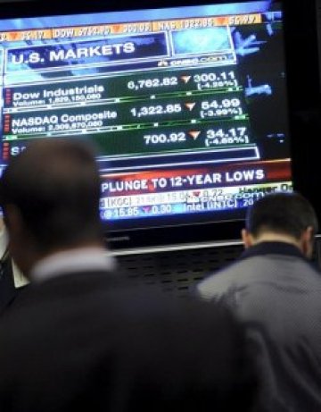 Драстичен спад на борсата в САЩ, Dow под 7000 пункта