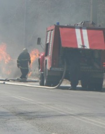 Пожарът край Габер продължава, не е ясно има ли замърсяване или не