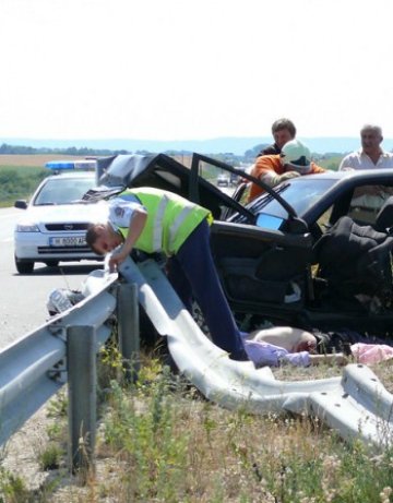 Две жертви на войната по пътищата