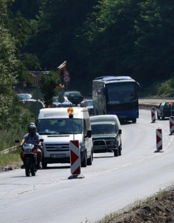 Шестима загинаха във войната по пътищата