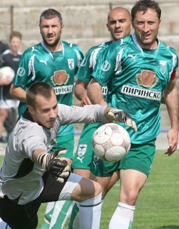 Орлетата клъвнаха войводите - 2:0