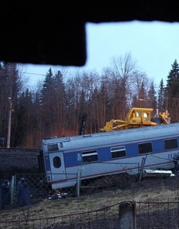 Влак дерайлира в Хърватия, 50 ранени