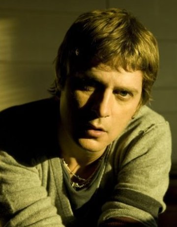 Rob Thomas пее благотворително