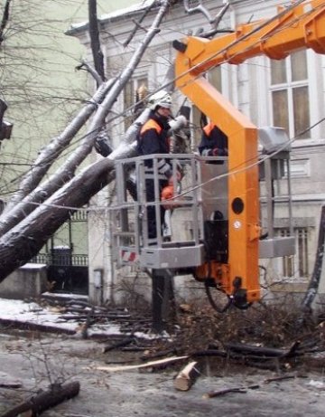 Ураганен вятър вилнее във Враца