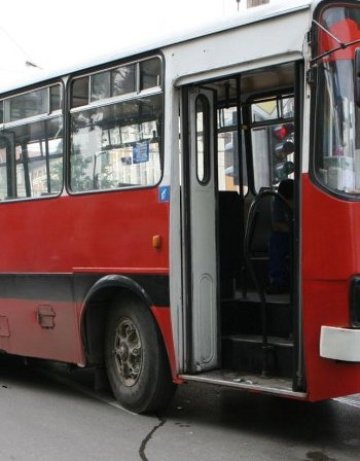 Жега. А в градските автобуси - адска!