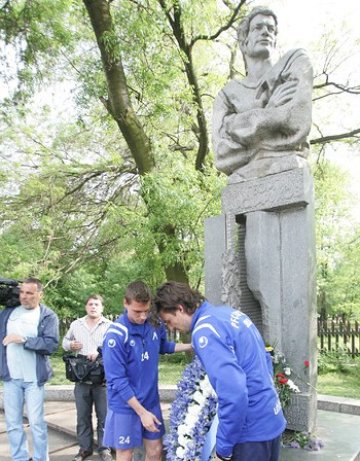 Задигнаха паметна плоча на Гунди във Велико Търново