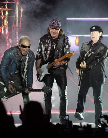 Scorpions отлагат шоуто си в Гърция