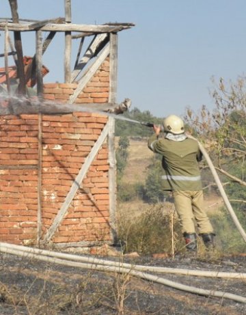 Тон и половина тютюн изгоряха край Крумовград