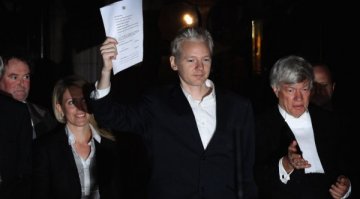 Игра WikiLeaks е хит в интернет