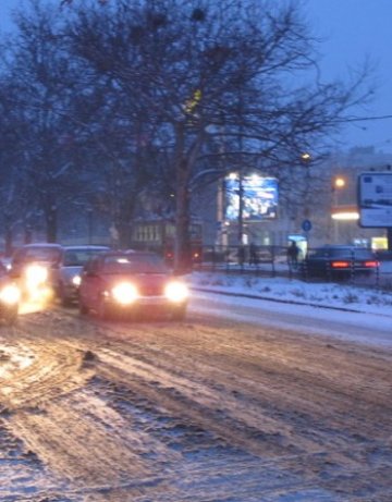 Изчистени и предимно сухи пътища в страната