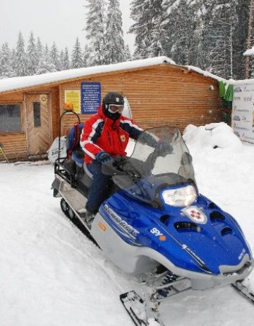 Ски патрул откри три деца, загубили се край Банско