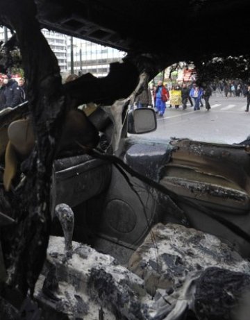 Две жертви на протестите в Алжир