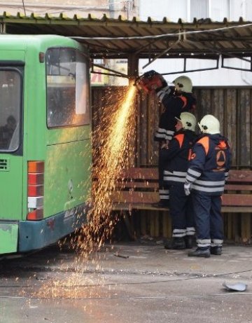 Автомобил се натресе в автобус от градския транспорт във Варна