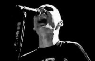 Smashing Pumpkins трошат китари за да ги продават