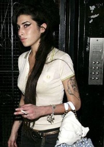 Издатели заплашиха Amy Winehouse