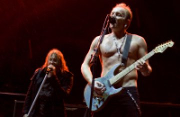 Def Leppard отново в България?