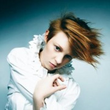 Сладураната от La Roux със свежо ново видео!