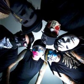 Гледай новото видео на Hollywood Undead