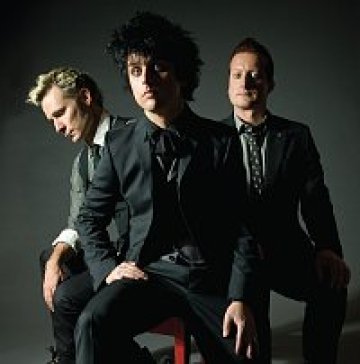 Green Day засилиха трети сингъл