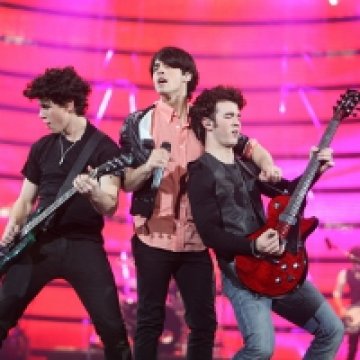 Тийн идолите Jonas Brothers с концерт у нас?