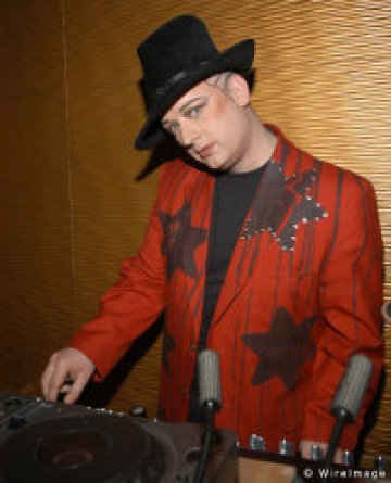 Boy George гостува в София на 7 май