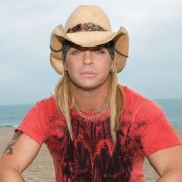 Вокалистът на Poison излезе от болница