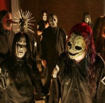 Slipknot взимат оригиналния си китарист за басист 