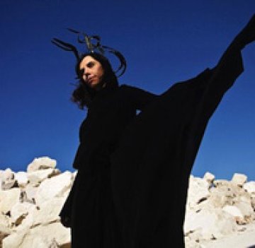 Видео с послание - PJ Harvey и The Glorious Land