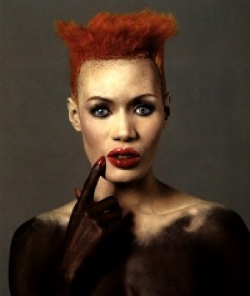 Слушай новото парче на Grace Jones и  Brigitte Fontaine