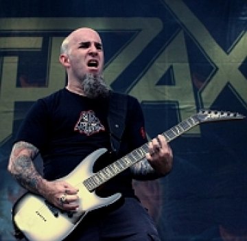 Виж как Scott Ian свири едно от новите парчета на Anthrax!