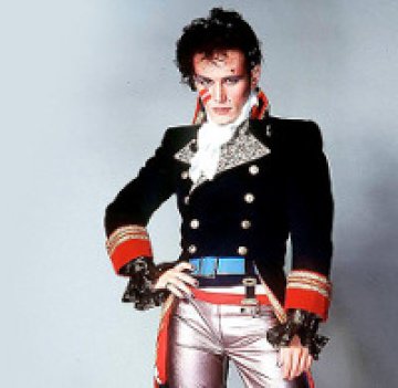 Вокалът на Klaxons ще снима документален филм за турне на Adam Ant  