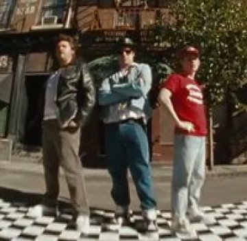 Гледай целият 30-минутен филм на Beastie Boys!