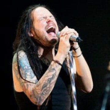 Jonathan Davis записва със Suicide Silence