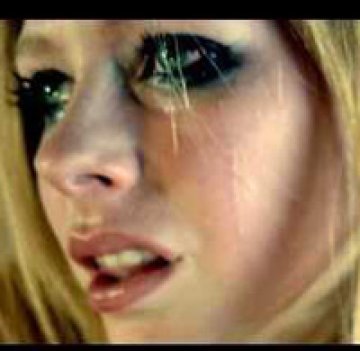 Осем милиона видяха ревливата Avril Lavigne в Wish You Were Here 