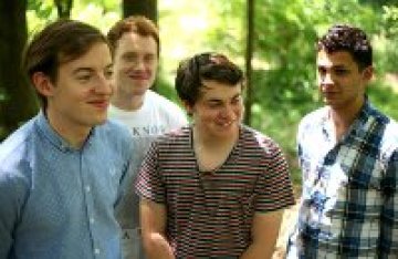 Bombay Bicycle Club с кавър на новобранката Лизи Грант