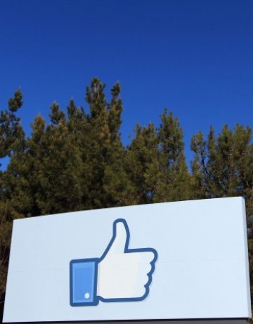 Американка продала фалшиви акции на Facebook