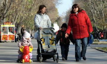 Парите за майчинство пак се топят